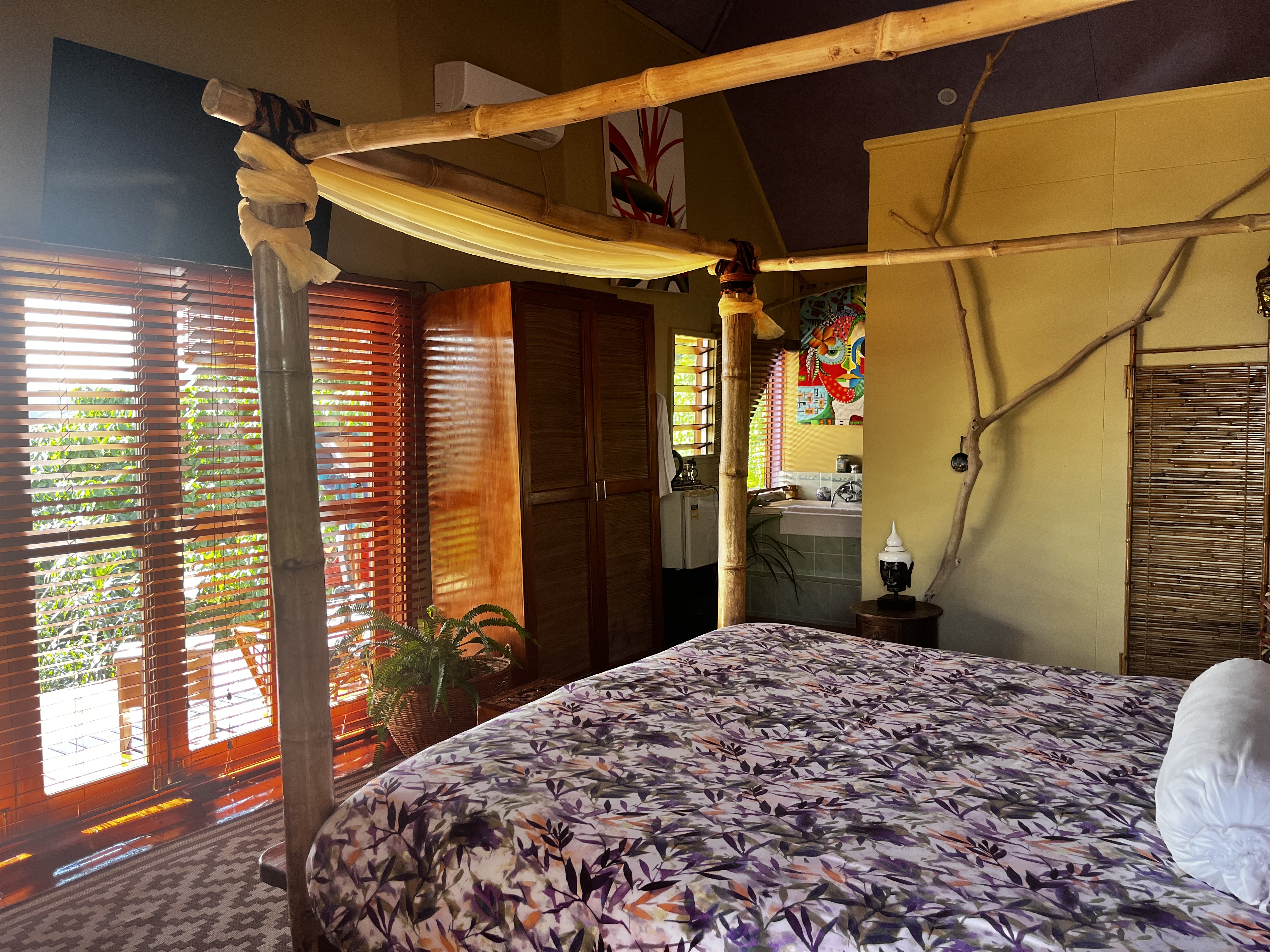 Deluxe Poolside Ocean View King at Naveria Heights Lodge